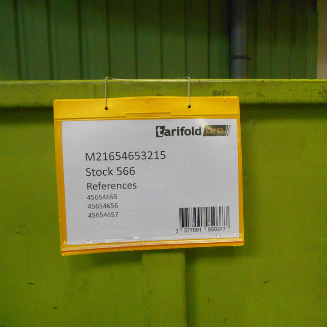 Ruostumattomasta teräksestä valmistettu ripustin logistiikan ID-taskulle