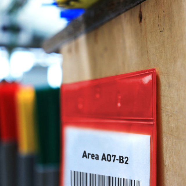 Itsekiinnittyvä logistiikan tunnistetasku, pysyvä, A4, vaaka-asento