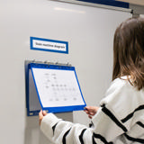 4-renkainen näyttökansio, magneettikiinnityksellä, alumiini, A4, vaakasuora