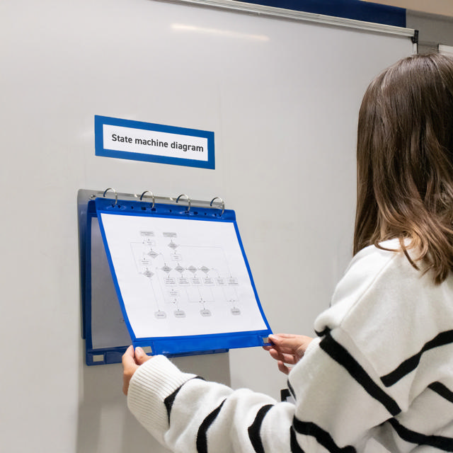 4-renkainen näyttökansio, magneettikiinnityksellä, alumiini, A4, vaakasuora