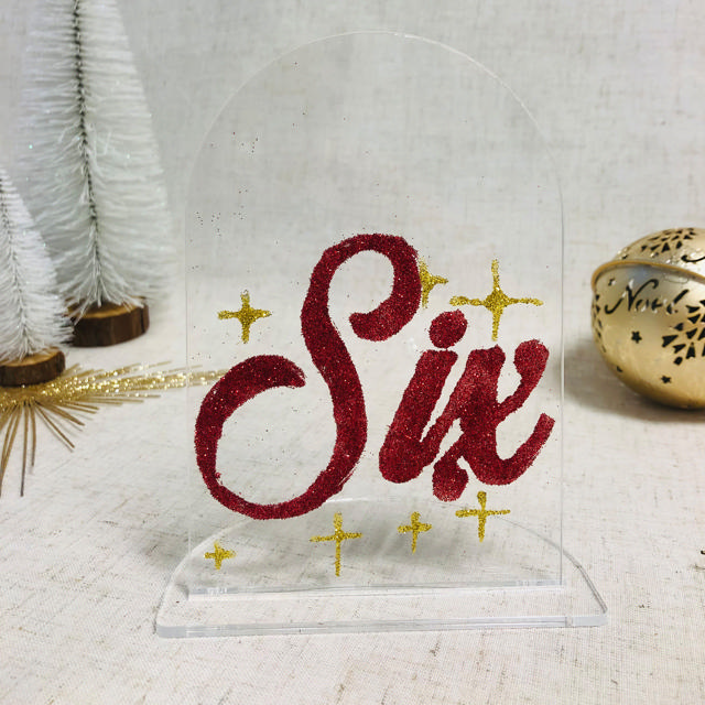 Muokattava akryylinen pöytänumerokyltti, pyöreä