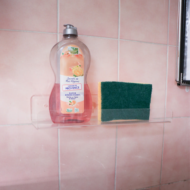 Kelluva akryylihylly, U-muotoinen