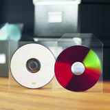 Ei-tarttuva CD-tasku läpällä