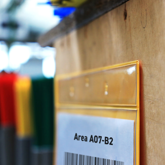Itsekiinnittyvä logistiikan tunnistetasku, pysyvä, A4, vaaka-asento